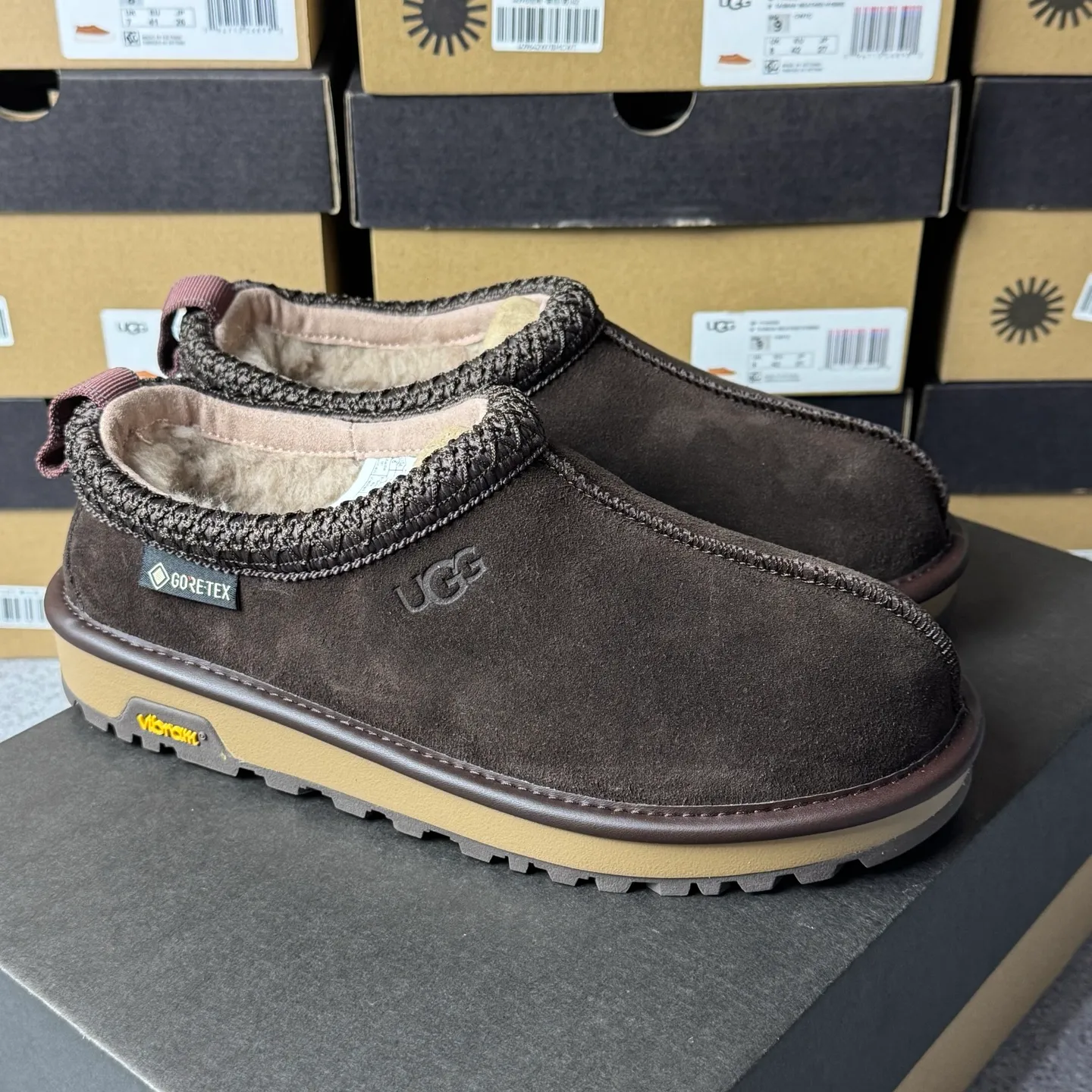 Pick up locally 💰520. The core recommendation is good price. The platform is exclusively for foreign trade. UGG Tasman GTX winter neutral snow shoes 1172790. Produced by ten-year-old brand shoemaking factory production line. Pay attention to every detail. Longfeng A-grade genuine sheep fur. Completely built in accordance with the ZP process. Size: 35 36 37 38 39 40 41 42 43 44 45